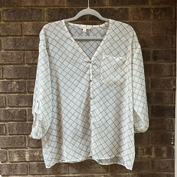 CABI sheer blouse button front with roll tab sleeves size small - Picture 2 of 7